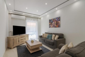 Spacious and Modern Flat for 4